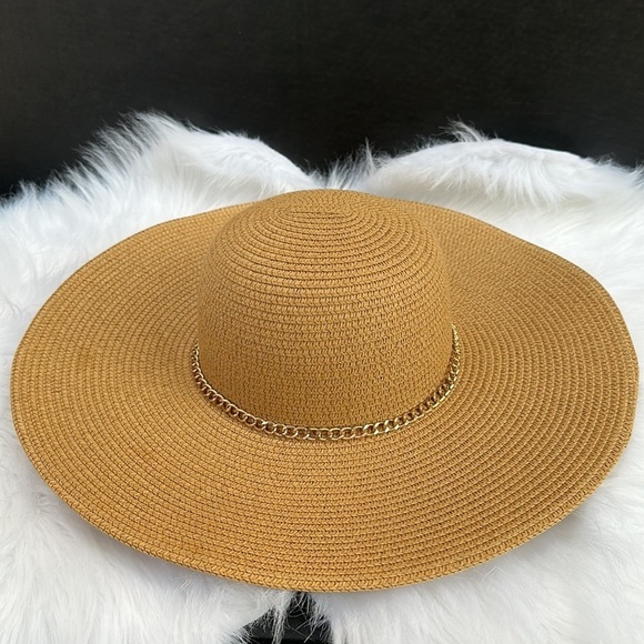 New GUESS Women’s Hat